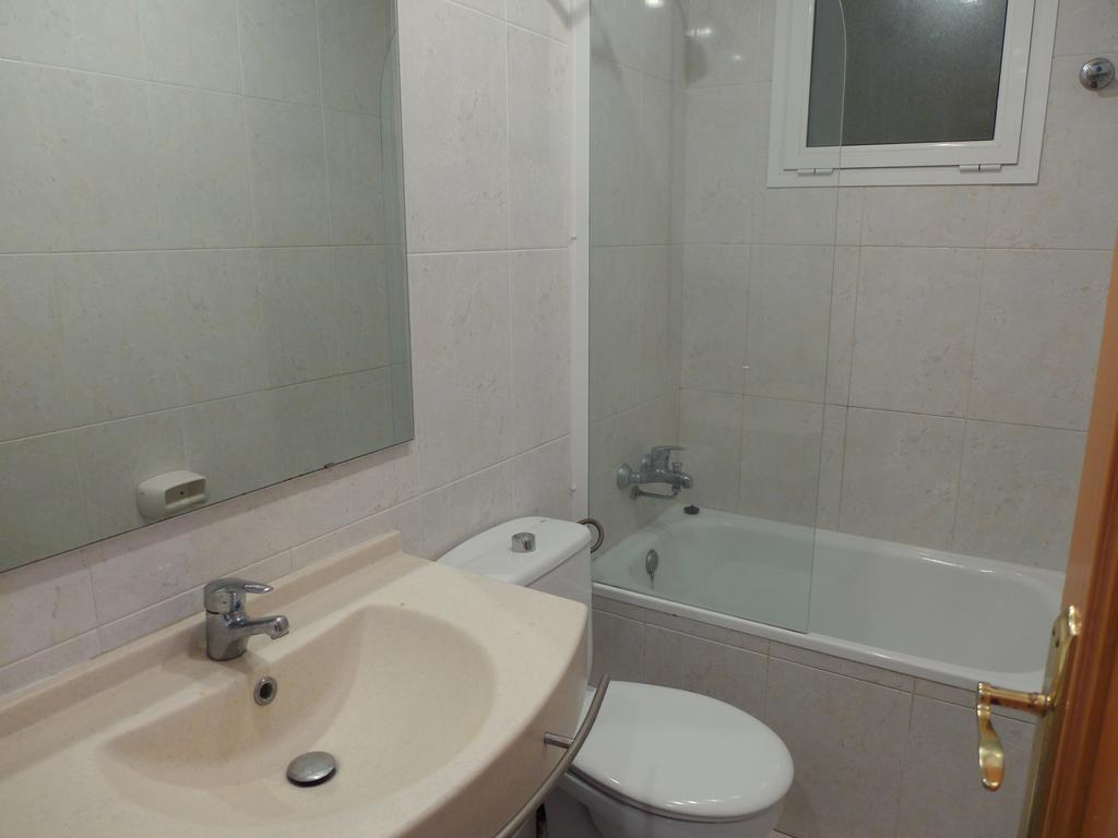 Goya Apartments Салоу Екстериор снимка