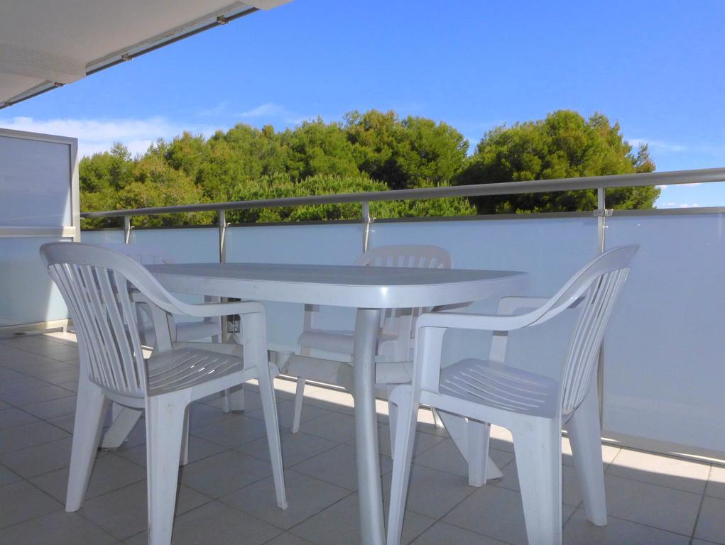 Goya Apartments Салоу Екстериор снимка